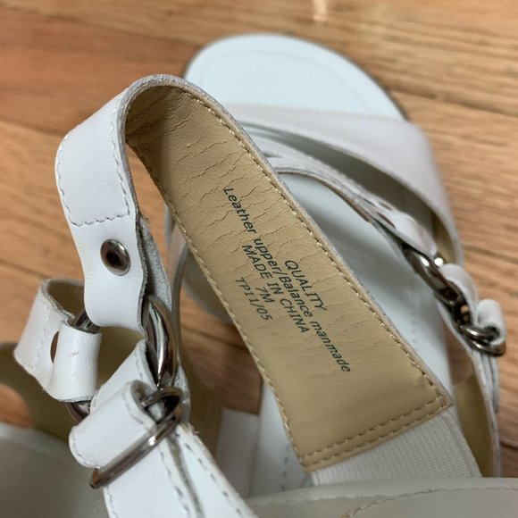 Liz Claiborne Flex Sandals - Picture 6 of 7